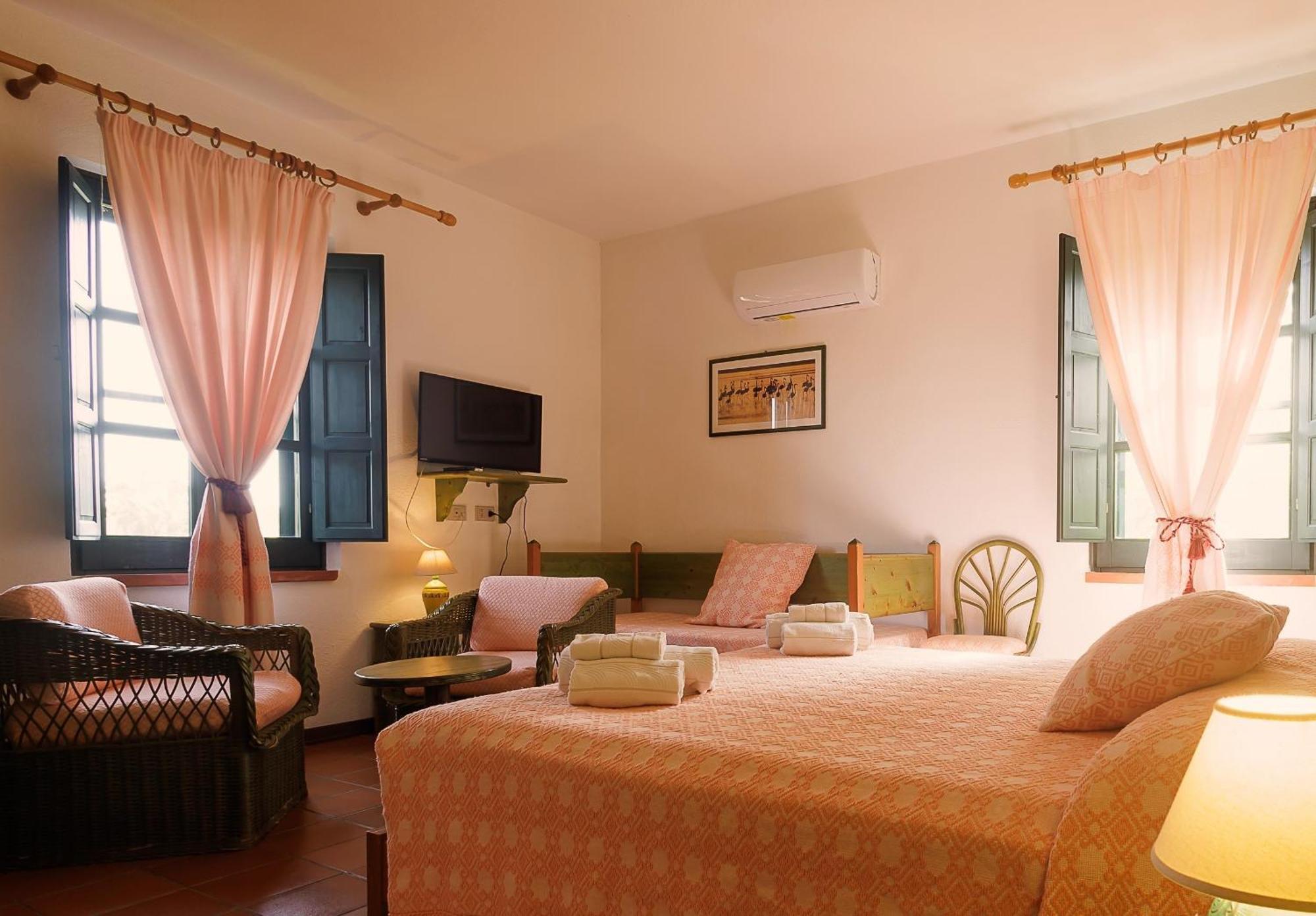 Hotel Ristorante Sa Pedrera กาบราส ภายนอก รูปภาพ